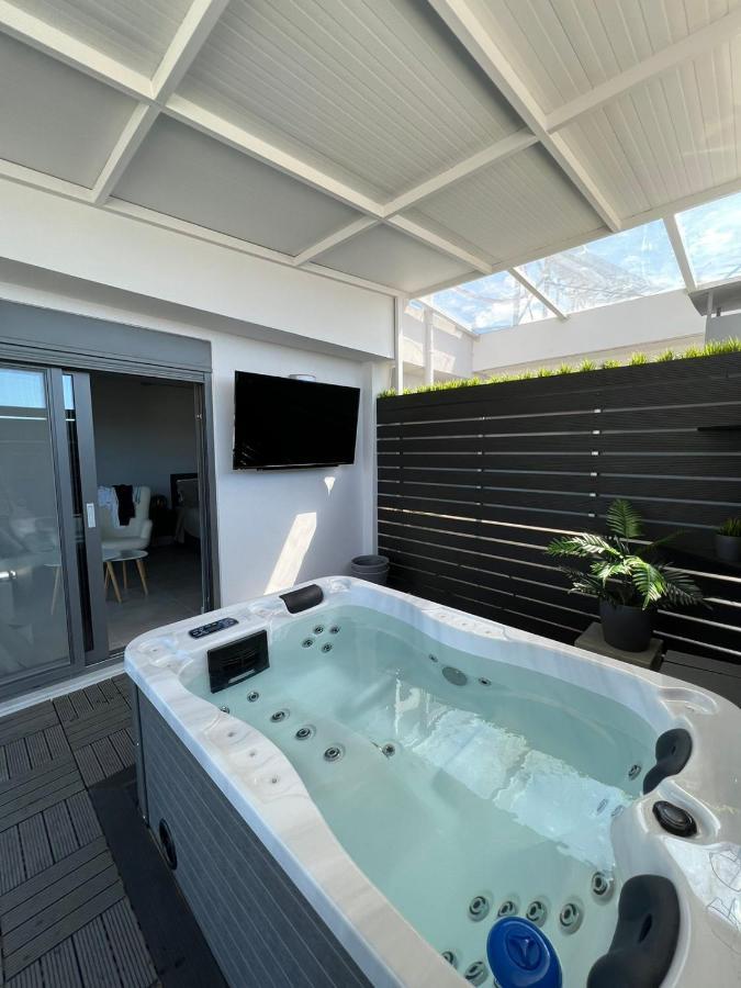 Loft Spa Greece - Enjoy Our Jacuzzi Каламата Екстериор снимка
