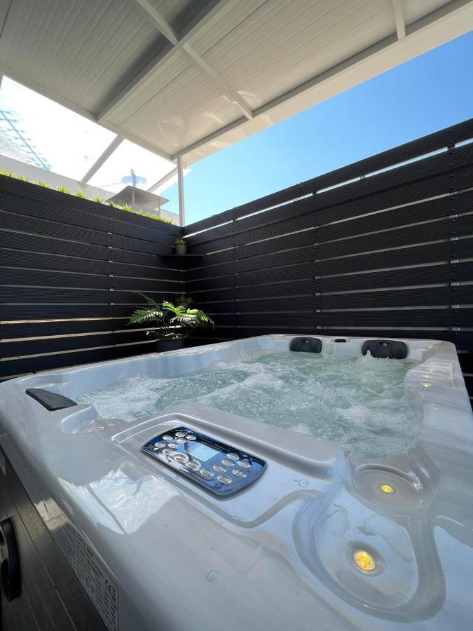 Loft Spa Greece - Enjoy Our Jacuzzi Каламата Екстериор снимка